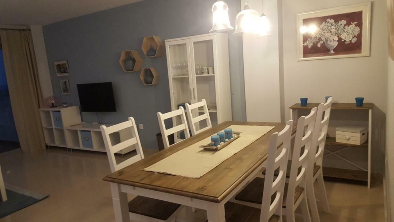 Apart.con Piscina Vistasol Apartment *